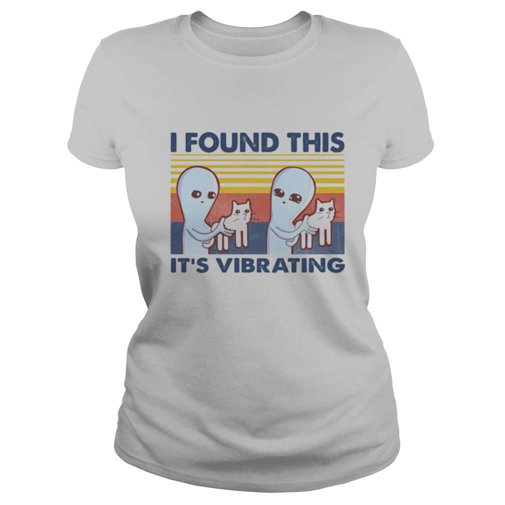 I found this it’s vibrating vintage retro cat shirt