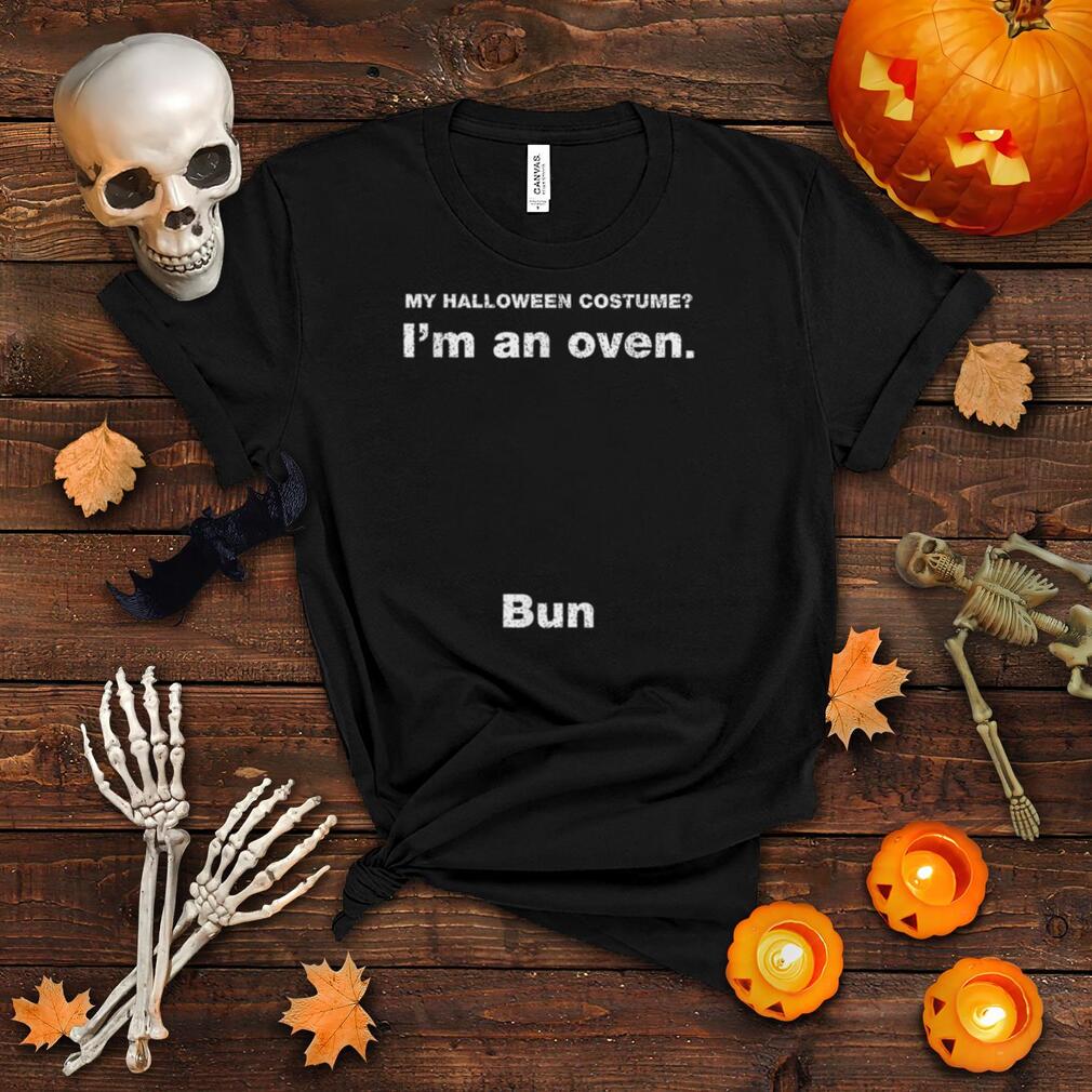 Lazy Halloween Costume Pregnancy announcement I'm an oven. T Shirt