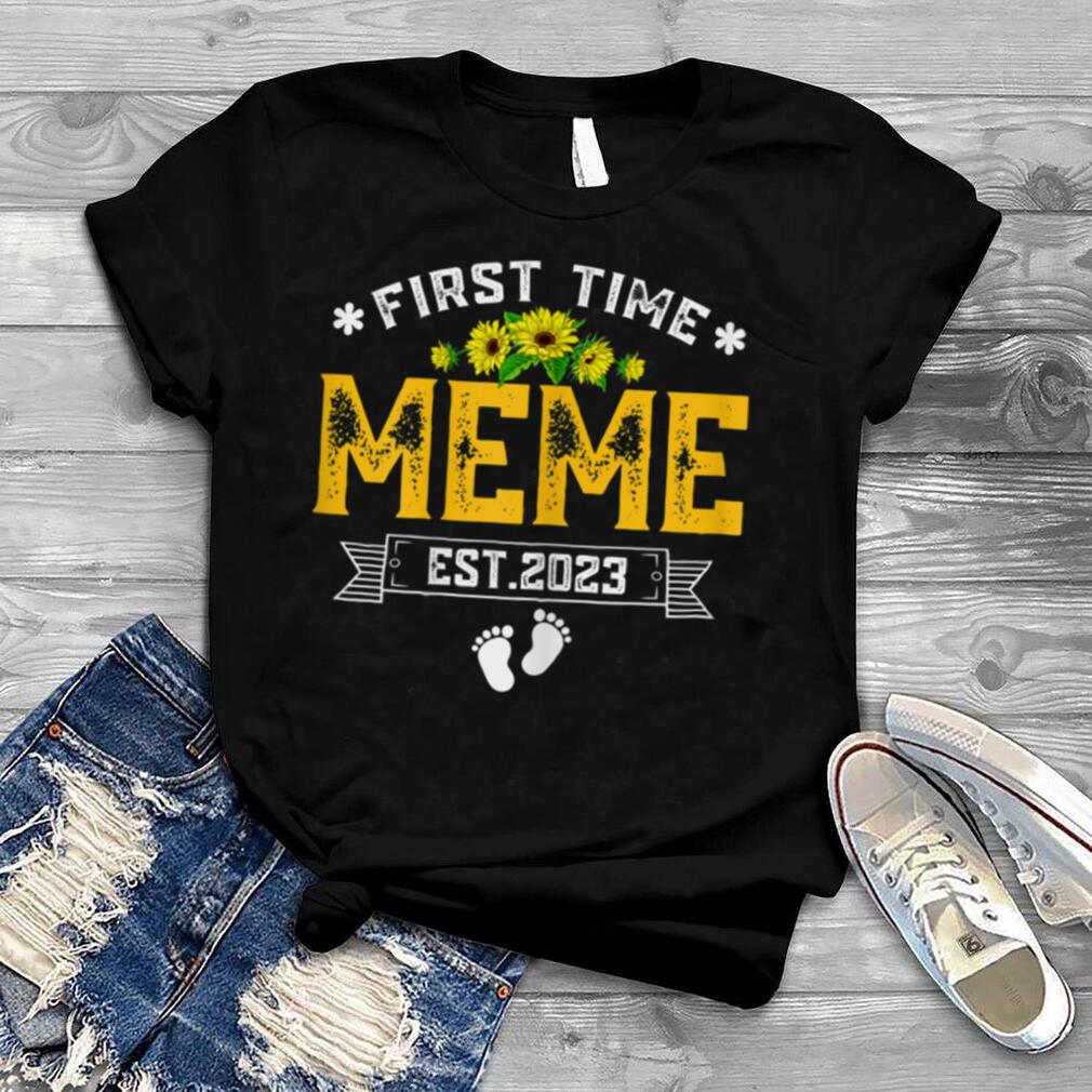 Womens Retro Vintage First Time Meme Est 2023 Women Family T Shirt